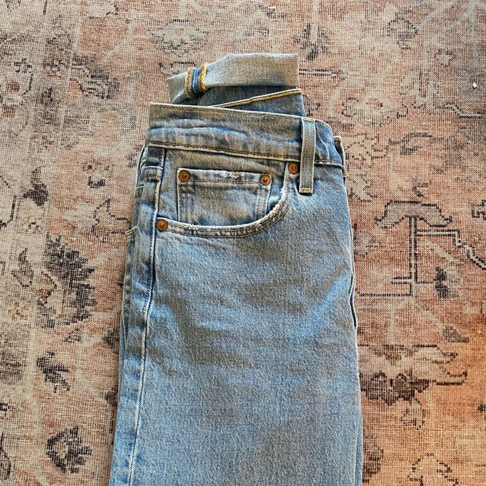 Light wash 501 Levi’s jeans
